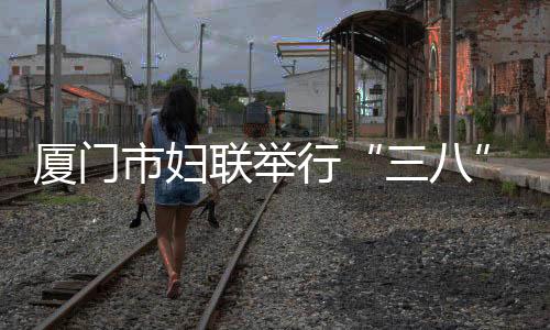 通过与主持人的跨次元对话